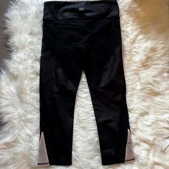 Alo high waisted Yoga black leggings with details on the back size XS - Picture 5 of 5